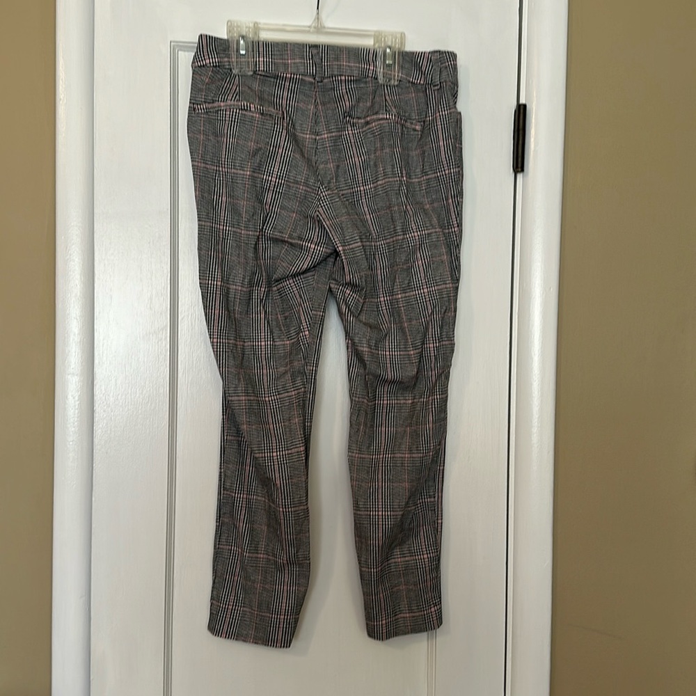 Old Navy Pixie Ankle Pant 6 - Picture 2 of 3